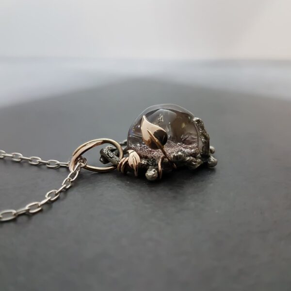 magic_pond_quartz_pendant