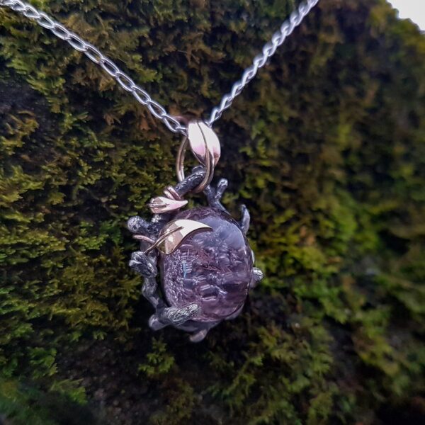 magic_pond_quartz_pendant