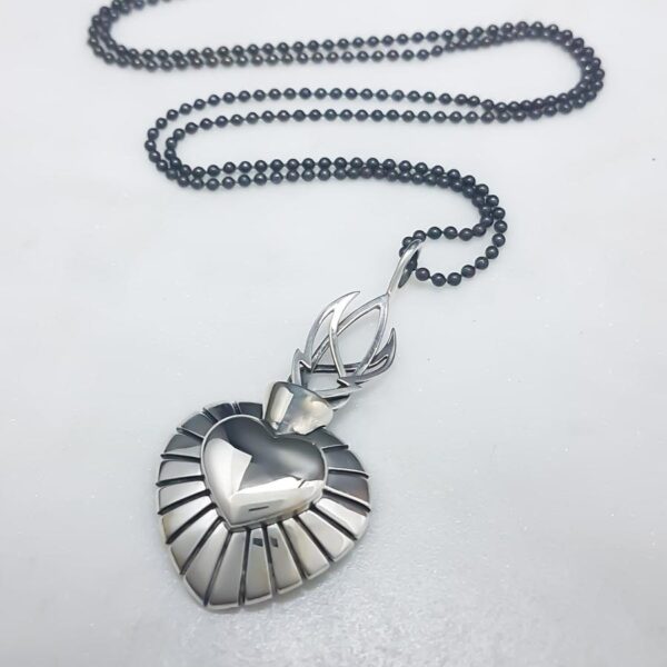 sacred_heart_pendant_large_