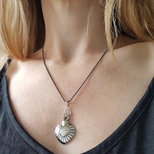 sacred_heart_pendant_large_