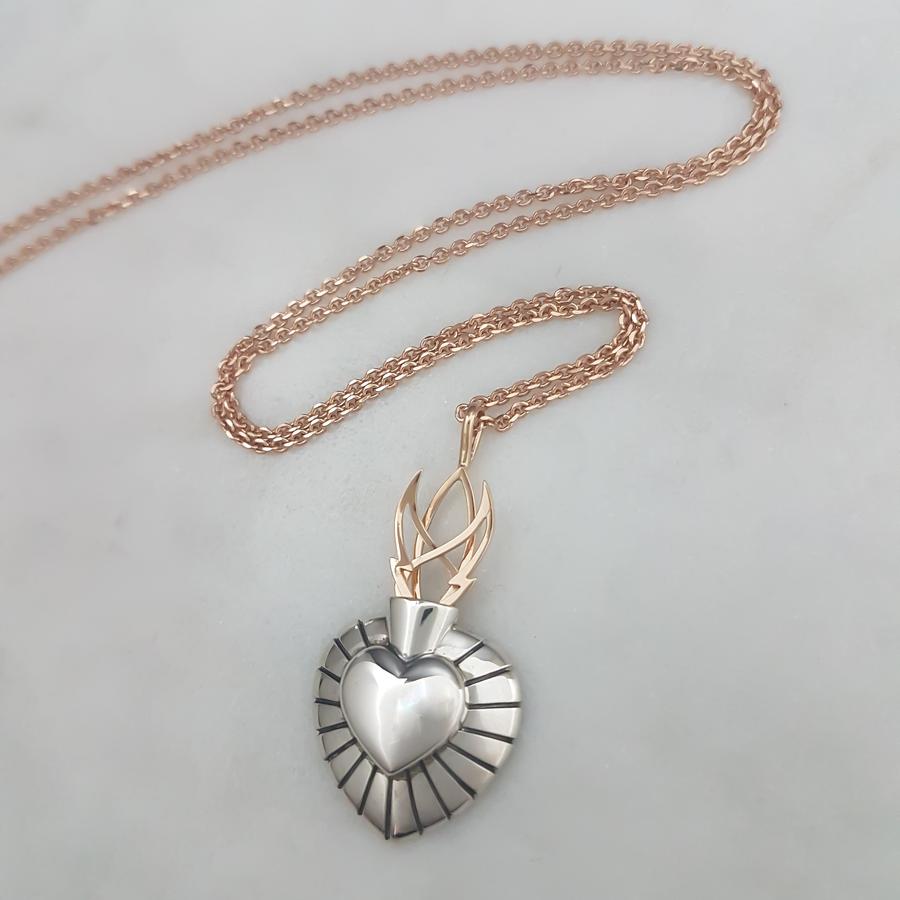 sacred_heart_pendant_petite_