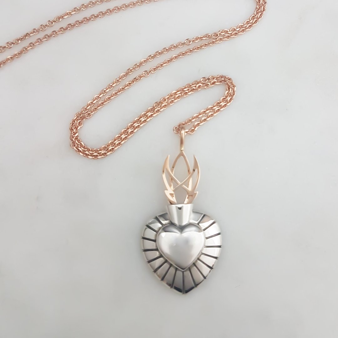 sacred_heart_pendant_petite_