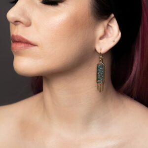 apatite-ladder-earrings-model-juju-gems-jewellery