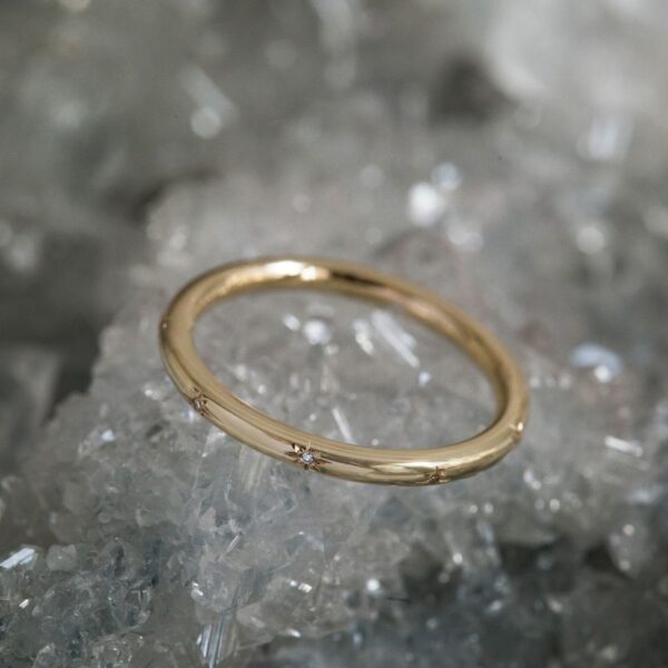 Yellow gold diamond ring