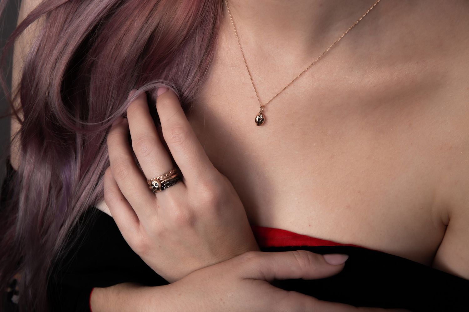 hunter skull pendant in rose gold with diamond