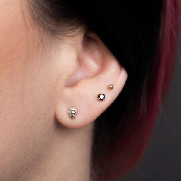 mini skull stud earrings silver