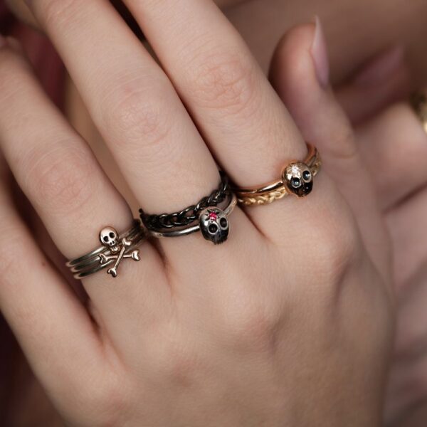 skull-rings-model-juju-gems-jewellery