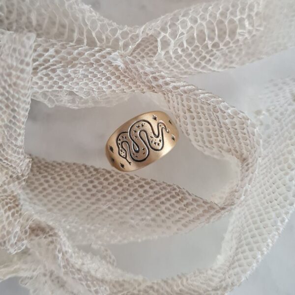 Snake art ring yellow gold