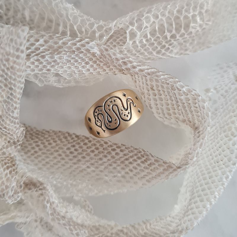 Snake art ring yellow gold