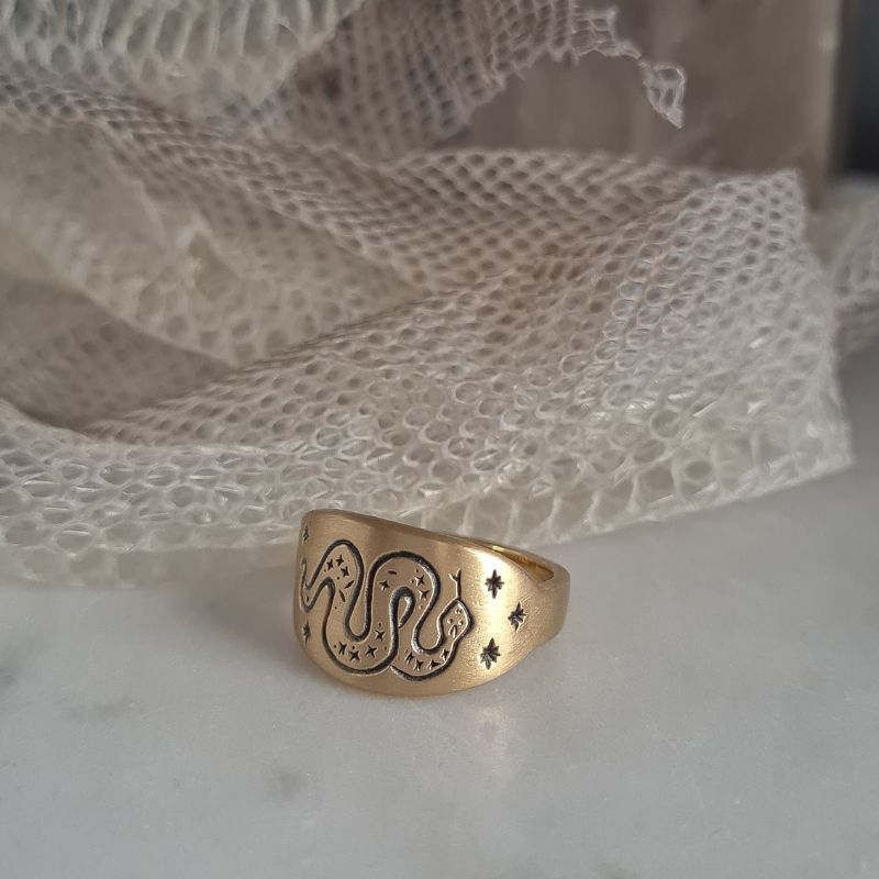 Snake art ring yellow gold