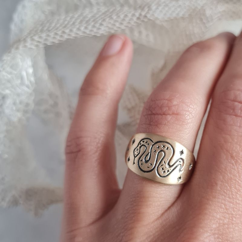 Snake art ring yellow gold