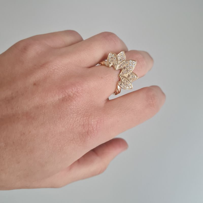 Lotus ring in yellow gold with ombre diamonds