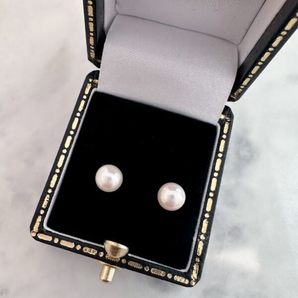 freshwater pearl studs with 18ct yellow gold fittings