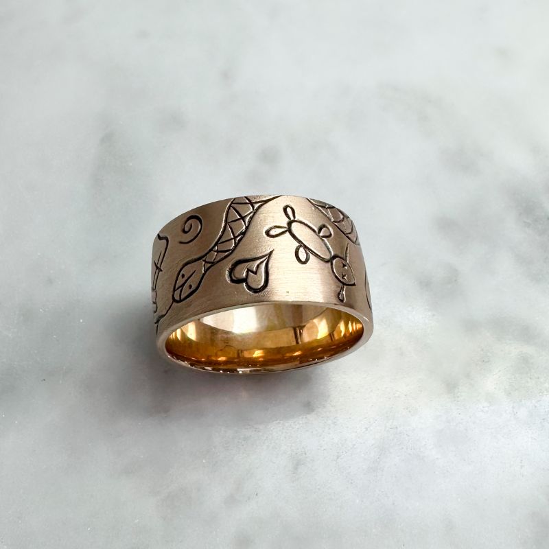 Voodoo Band - Yellow Gold, Satin finish with Patina - Image 2
