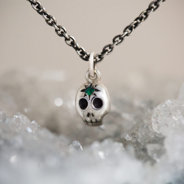 juju-gems-jewellery-silver-hunter-pendant-emerald