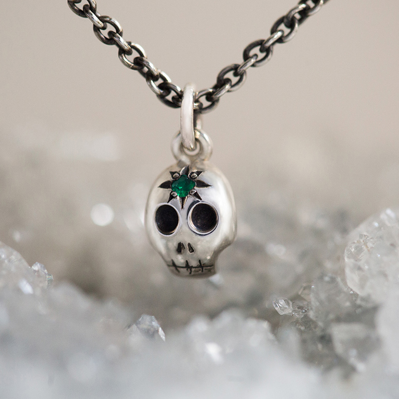 juju-gems-jewellery-silver-hunter-pendant-emerald